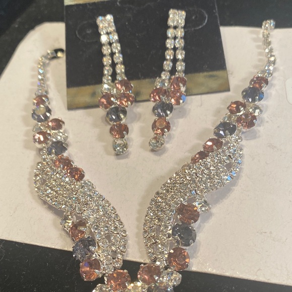 Crystal Statement Necklace and Drop Earrings in Rose-Pink and Gray